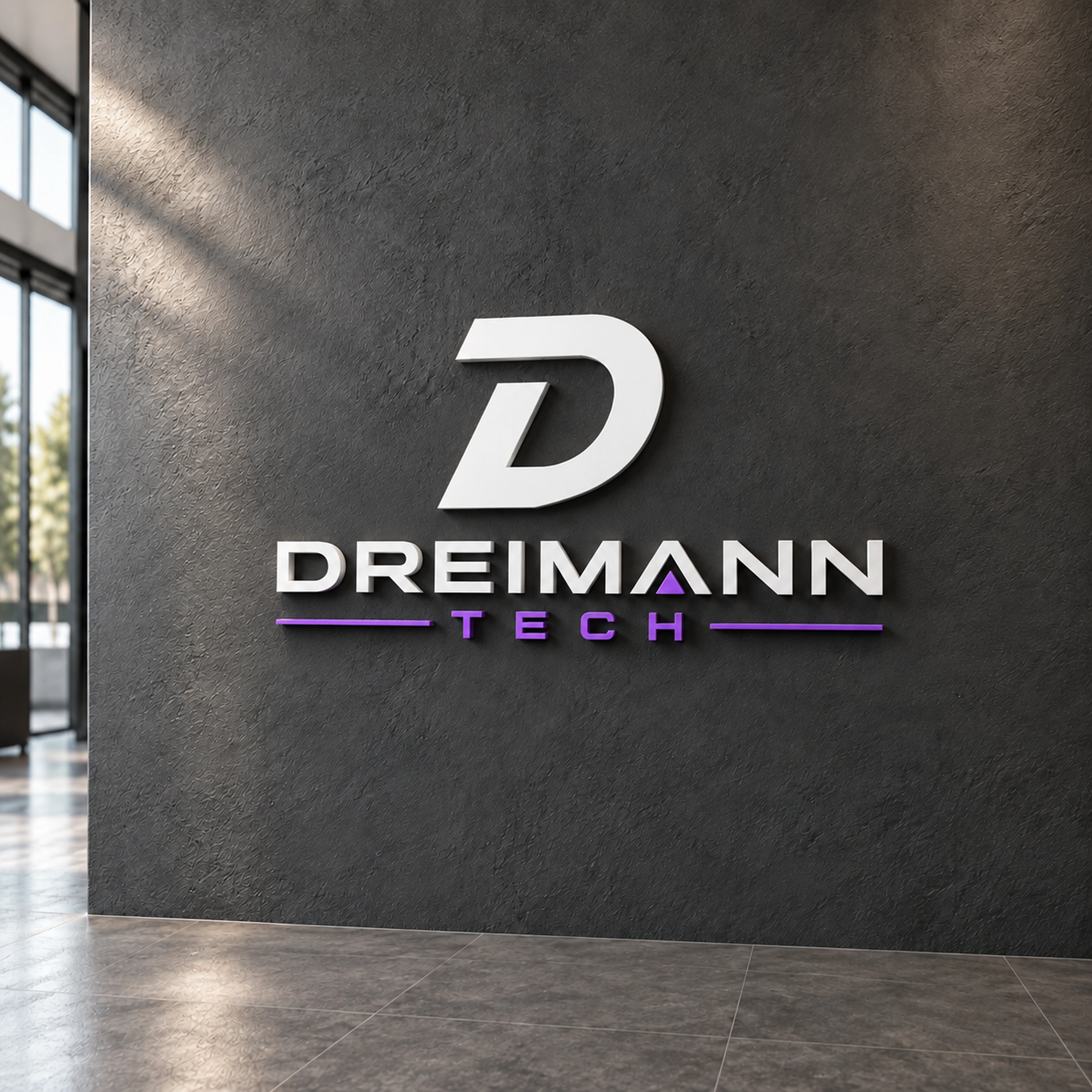 Dreimann Tech logosunun dokulu koyu duvar üzerinde yer aldığı mockup fotoğrafı